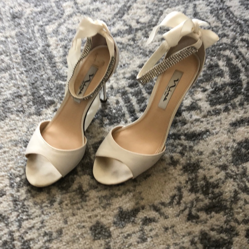 Worn once for bridal shower!